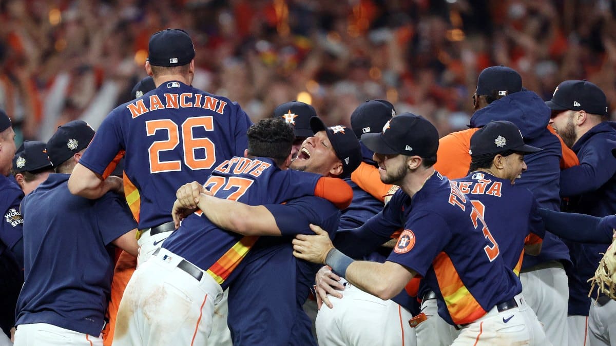 ASTROS CELEBRA EL CETRO