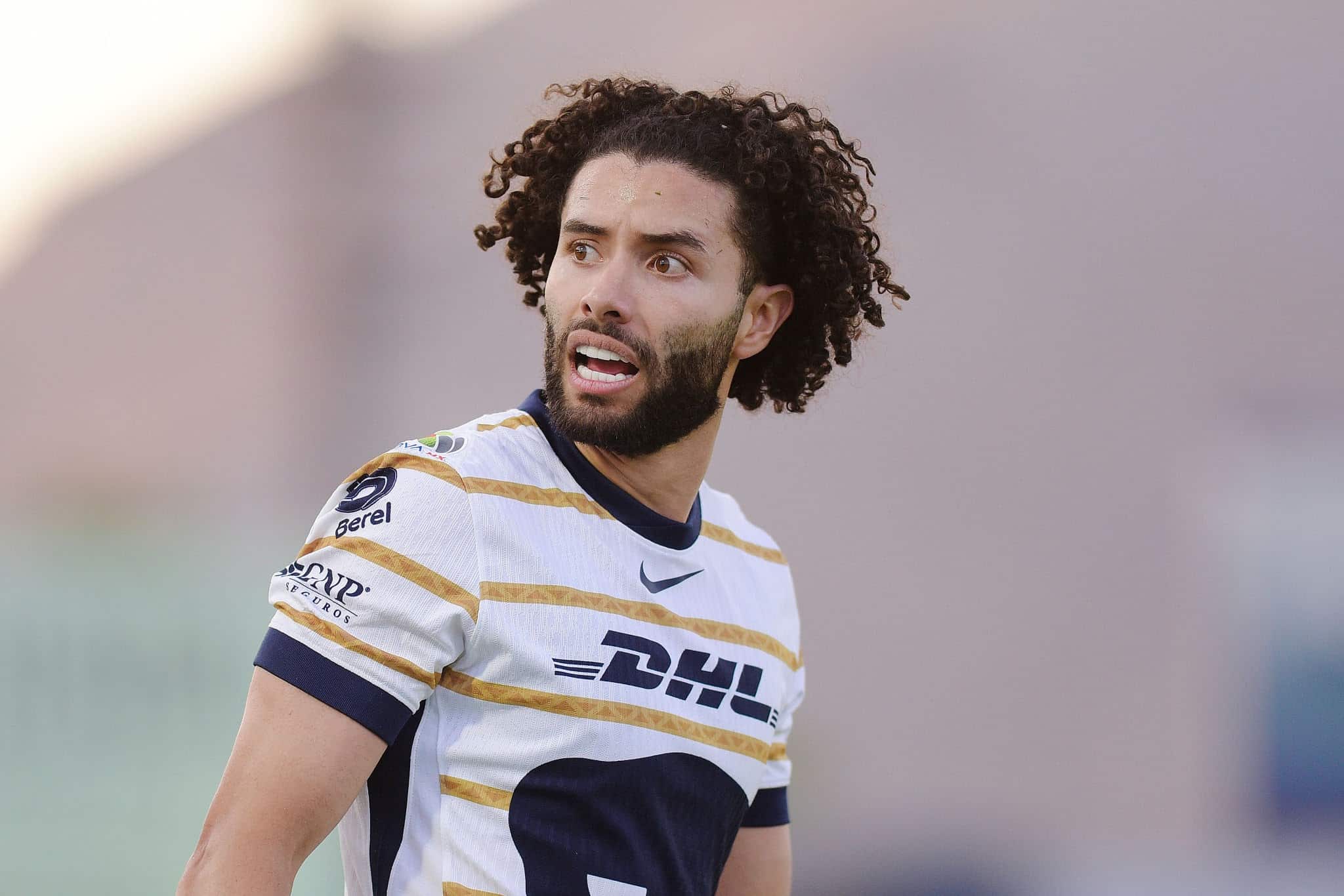 César Huerta en partido con los Pumas de la UNAM.