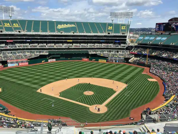 EL COLISEO DE OAKLAND TENDRÁ SU ÚLTIMO JUEGO EL JUEVES