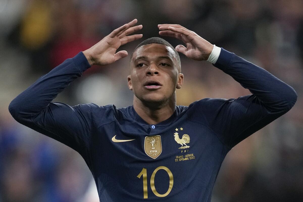 Mbappé paso de noche en la jornada 1 ante Italia.