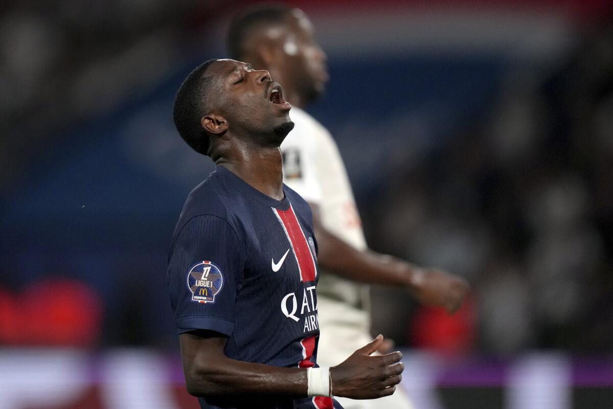 Dembele en partido de la fecha 4 de la Ligue 1 con el PSG.