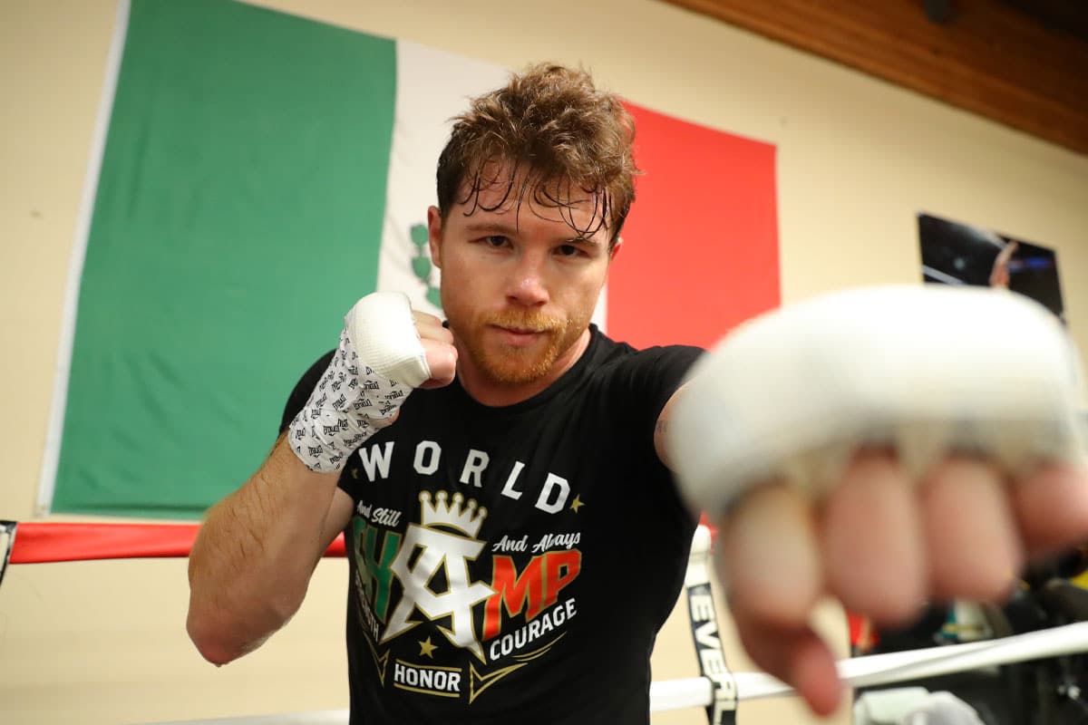 Canelo Álvarez en entrenamiento previo a su pelea.