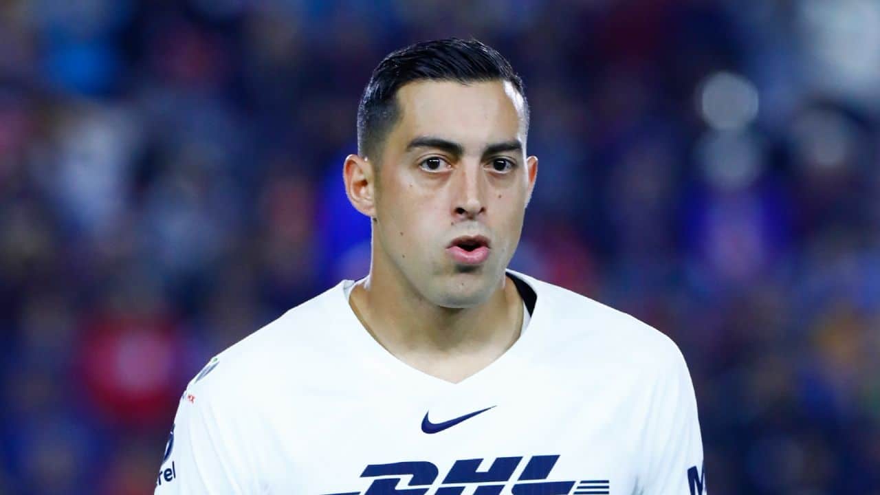 Rogelio Funes Mori en partido de Pumas de la fecha 7.