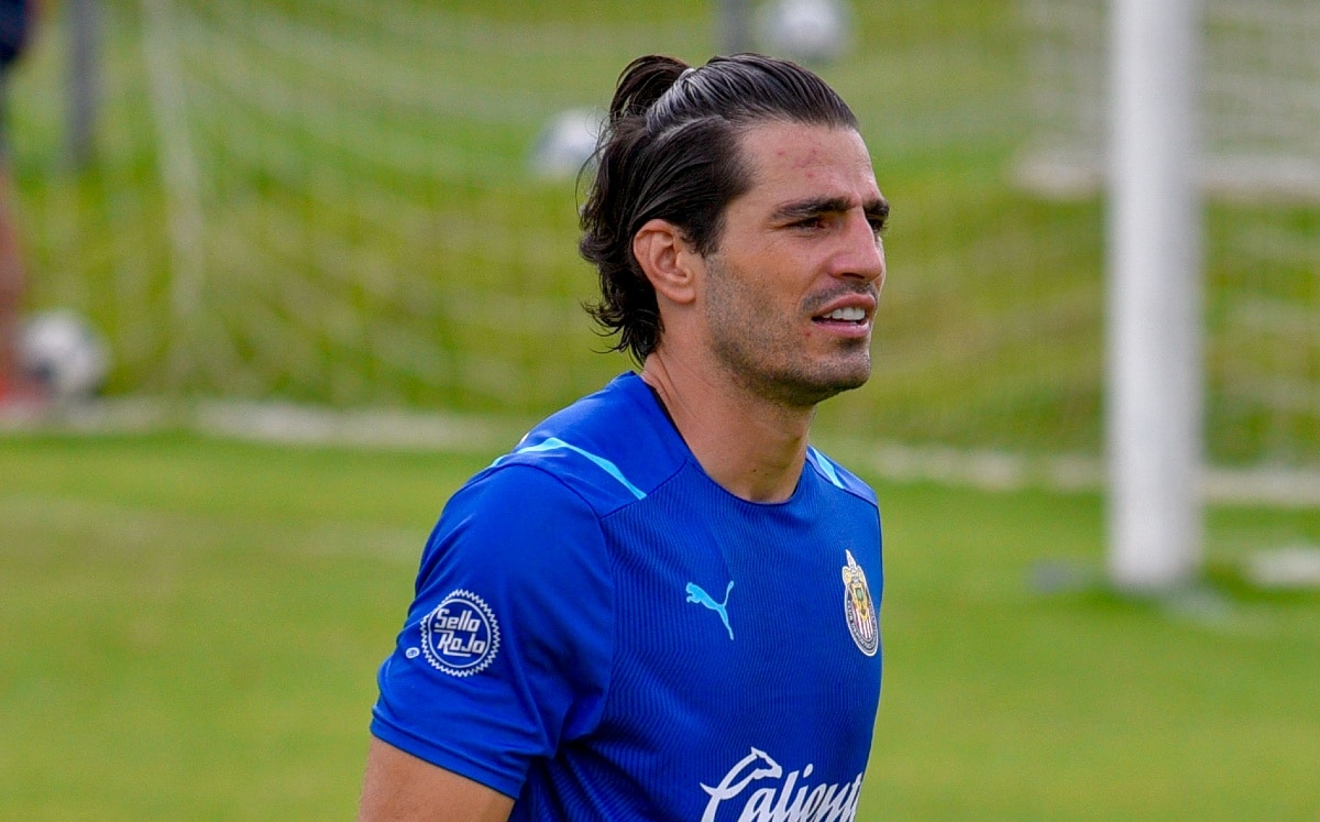 Antonio 'Pollo' Briseño en entrenamiento con Chivas.