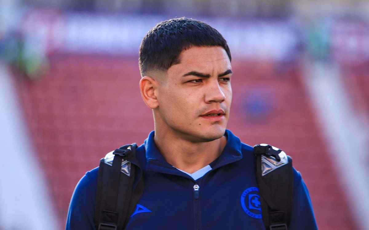 Gabriel 'Toro' Fernández a su llegada al estadio de Cruz Azul.