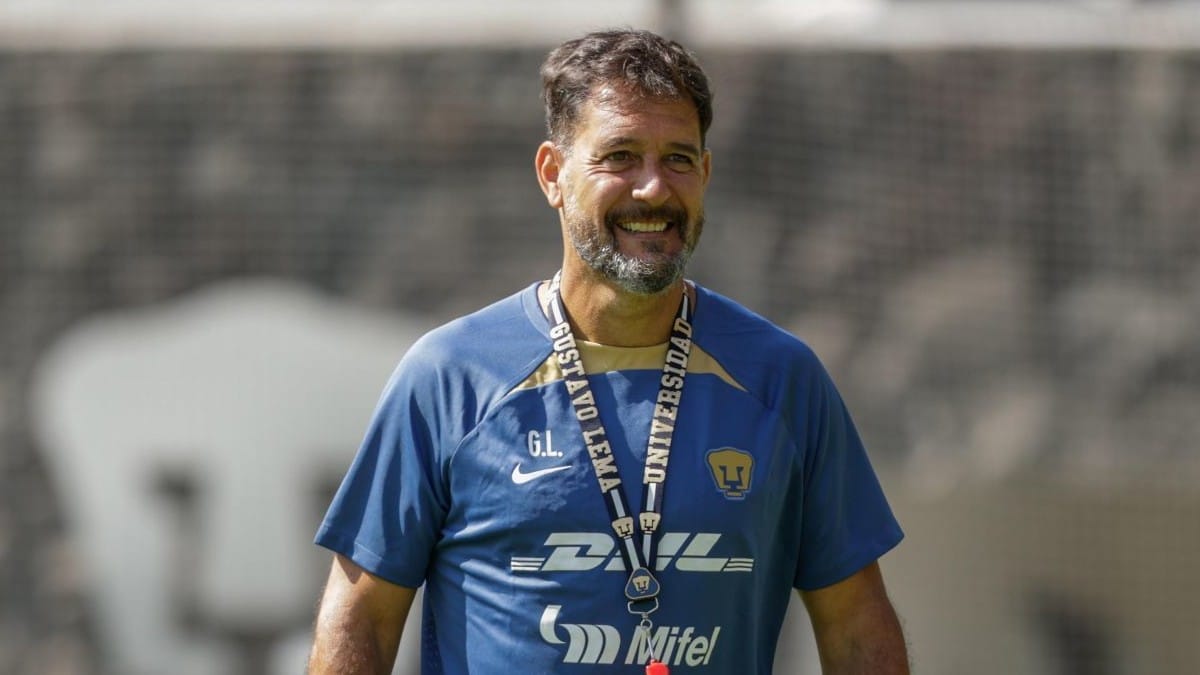 Gustavo Lema en un entrenamiento de Pumas.