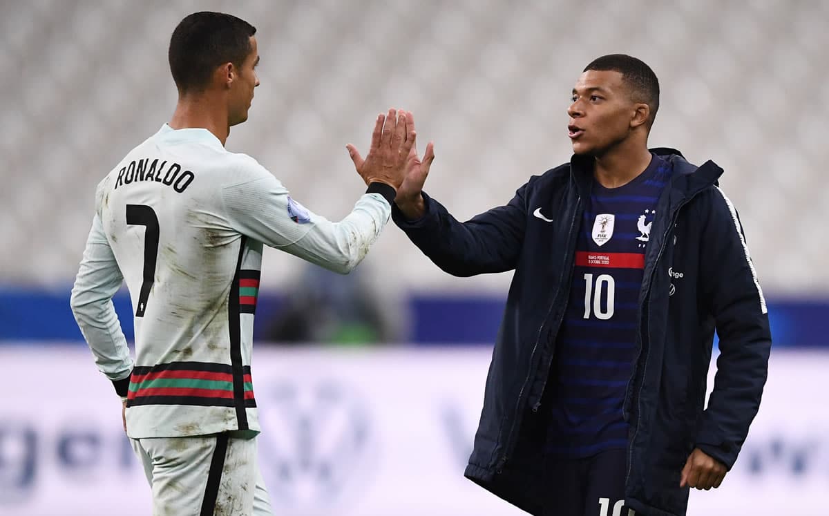 CRISTIANO RONALDO SALUDA A MBAPPÉ