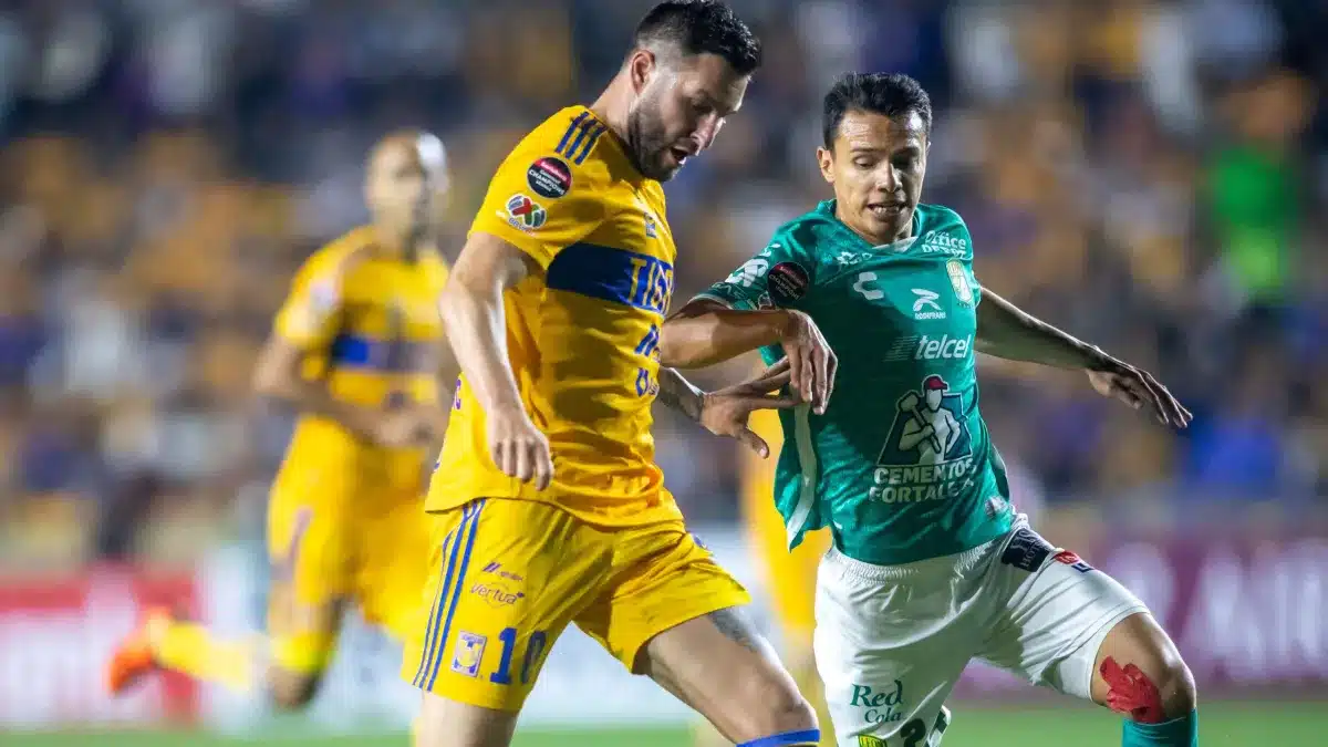 JUGADORES DE TIGRES Y LEÓN, DISPUTAN LA PELEA