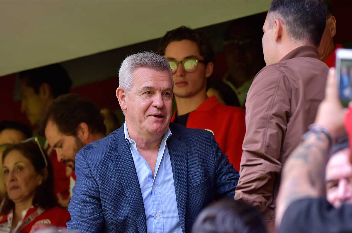 Javier Aguirre en entrenamiento de Chivas.