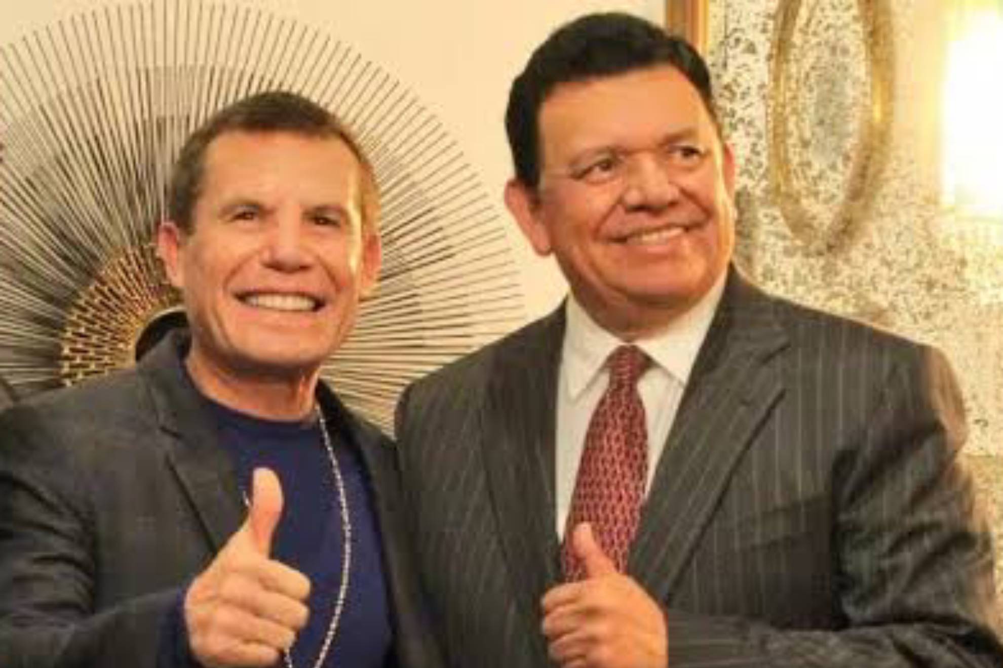 Julio César Chávez y Fernando Valenzuela juntos en un evento.