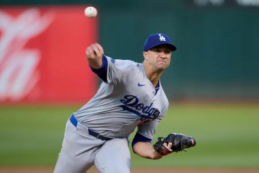 EL DERECHO BUSCARA DOMAR A LA OFENSIVA DE LOS YANKEES