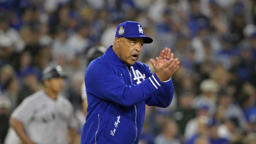 DAVE ROBERTS CAMBIANDO DE LANZADOR