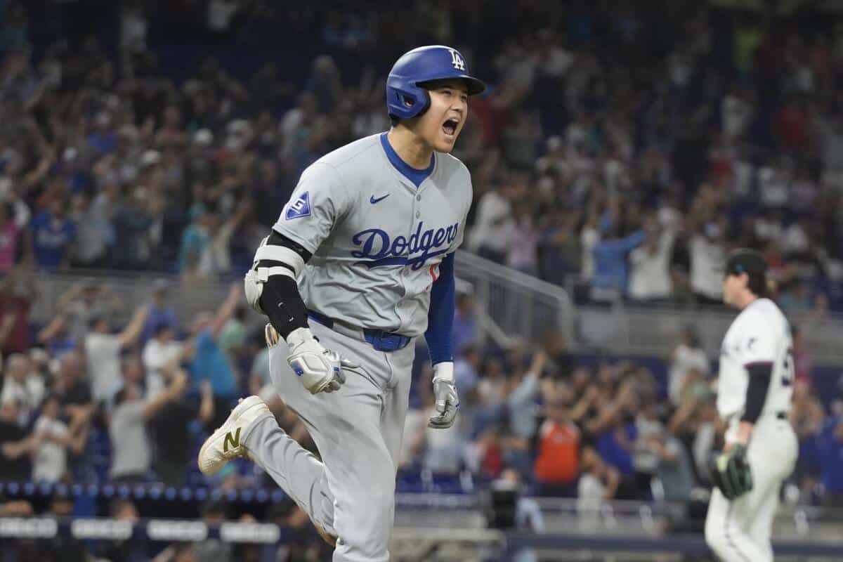 OHTANI CELEBRA EL PASE DE SU EQUIPO