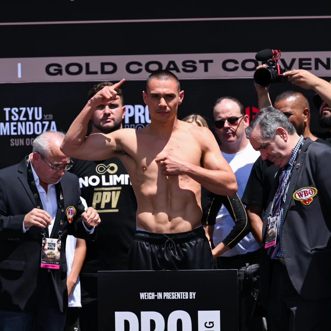 Tim Tszyu mostró sus armas para su pleito contra Bakhram Murtazaliev.