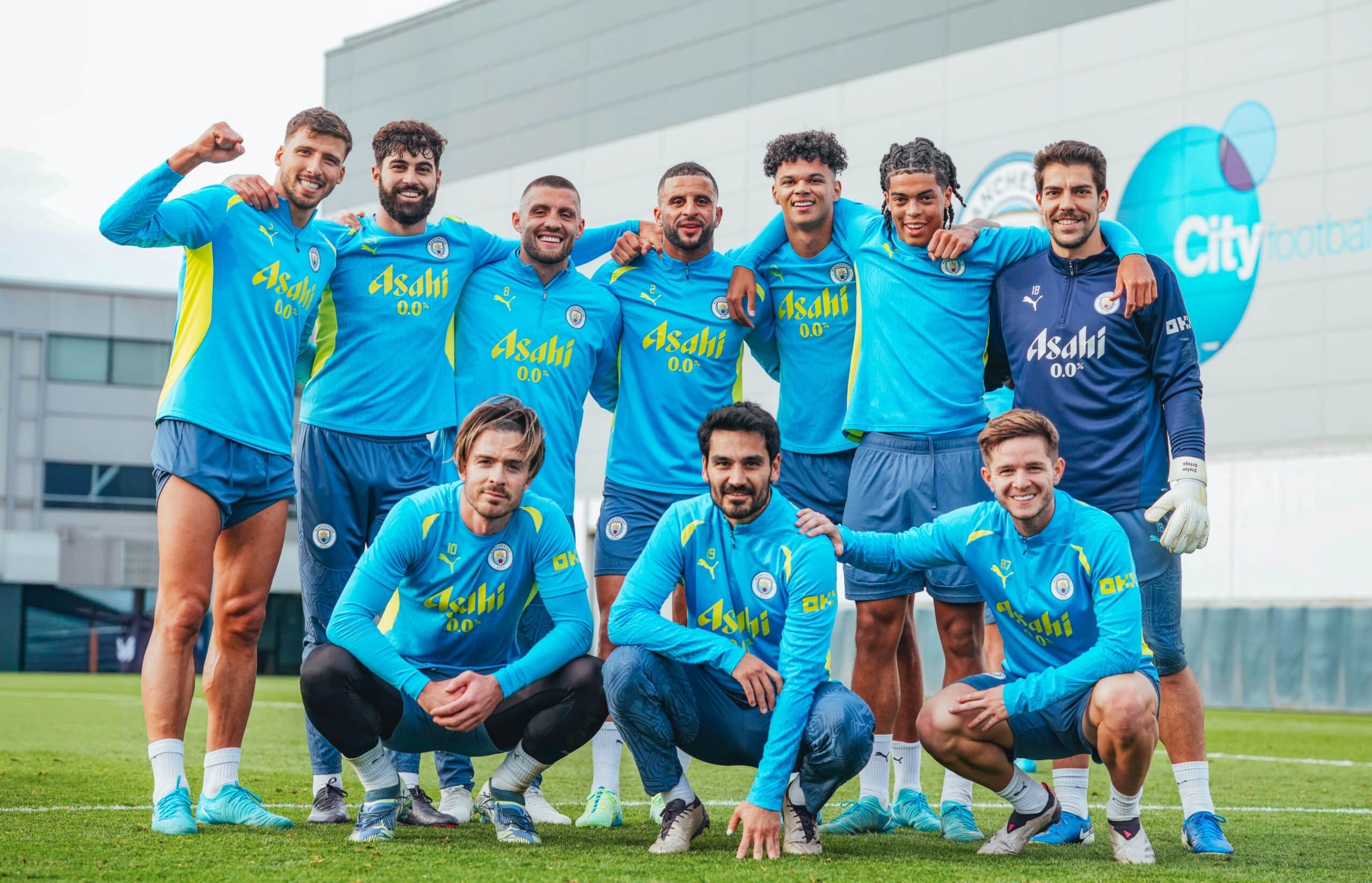 Jugadores de Manchester City en entrenamiento.