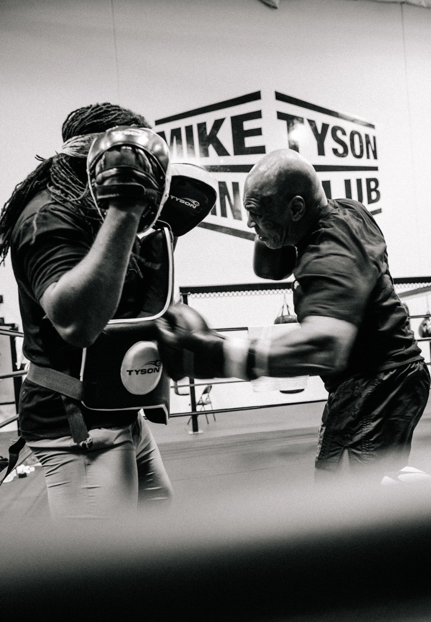 Mike Tyson se encuentra entrenando para su pelea ante Jake Paul.