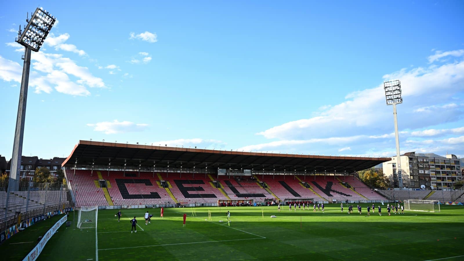 Estadio Bilino Polje listo para el juego de este viernes.