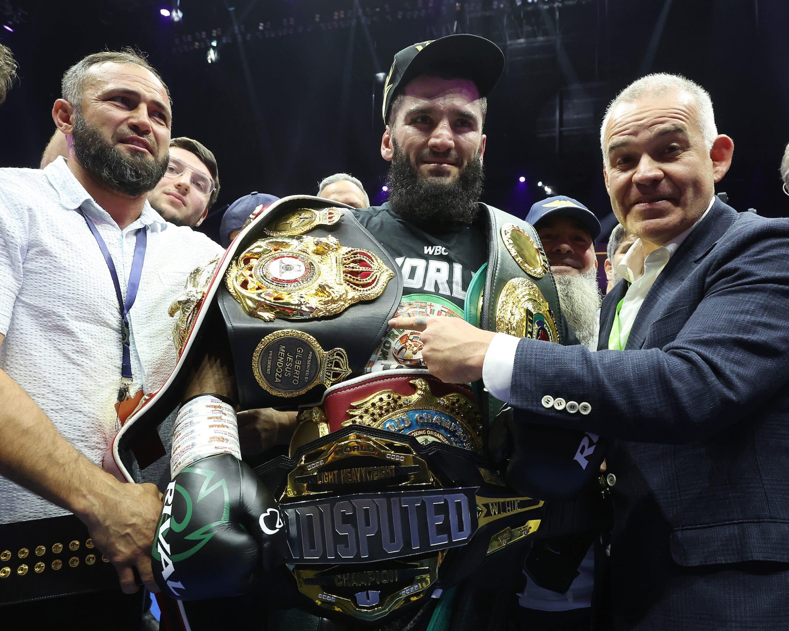 Artur Beterbiev es el nuevo campeón indiscutido de los semipesados.