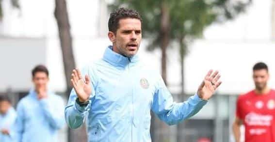 AFICIÓN DE CHIVAS TIENE COMO NUEVO ENEMIGO PÚBLICO FERNANDO GAGO TRAS SU SALIDA A BOCA JUNIORS