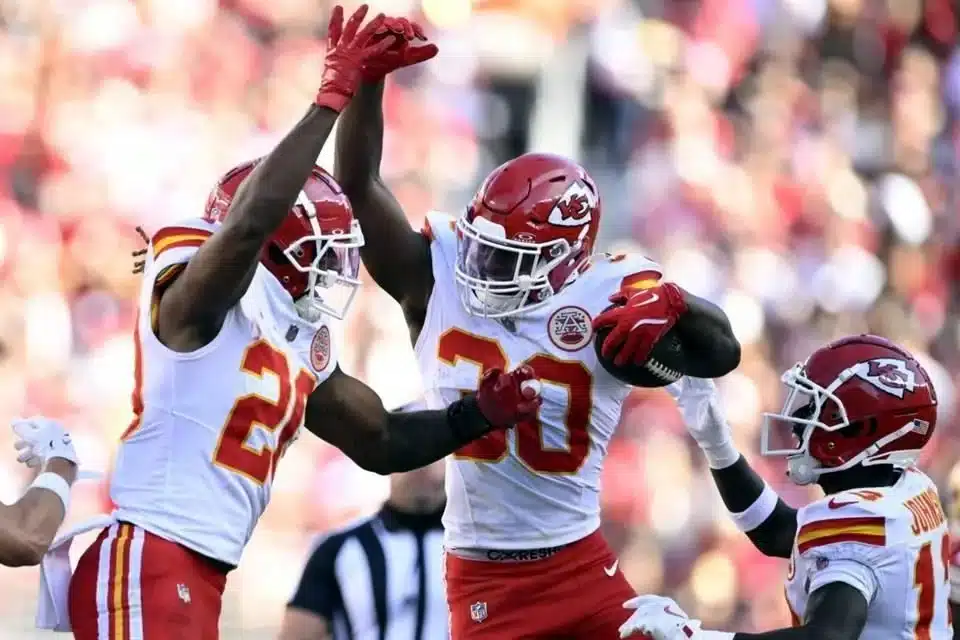 LOS CHIEFS SE IMPONEN NUEVAMENTE A SAN FRANCISCO