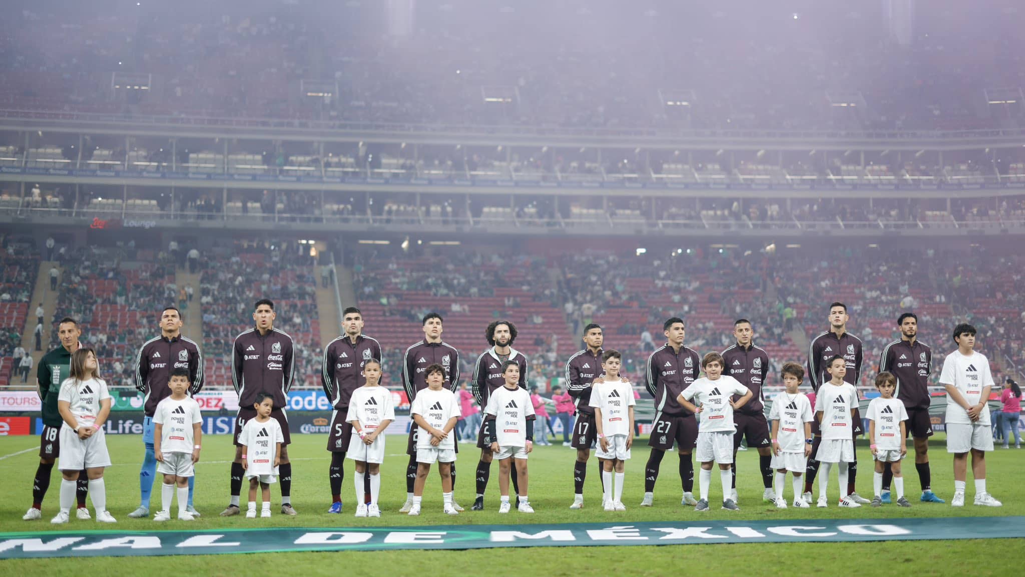 SELECCION MEXICANA VS RAUL JIMENEZ