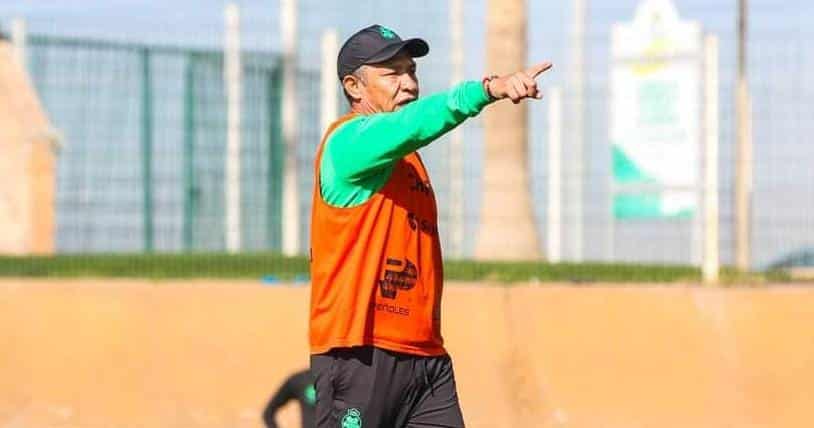 NACHO AMBRIZ SE ENCUENTRA EN LA CUERDA FLOJA CON EL SANTOS LAGUNA