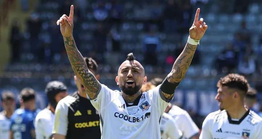 ARTURO VIDAL SE ENCUENRA JUGANDO PARA EL COLO COLO DE CHINO