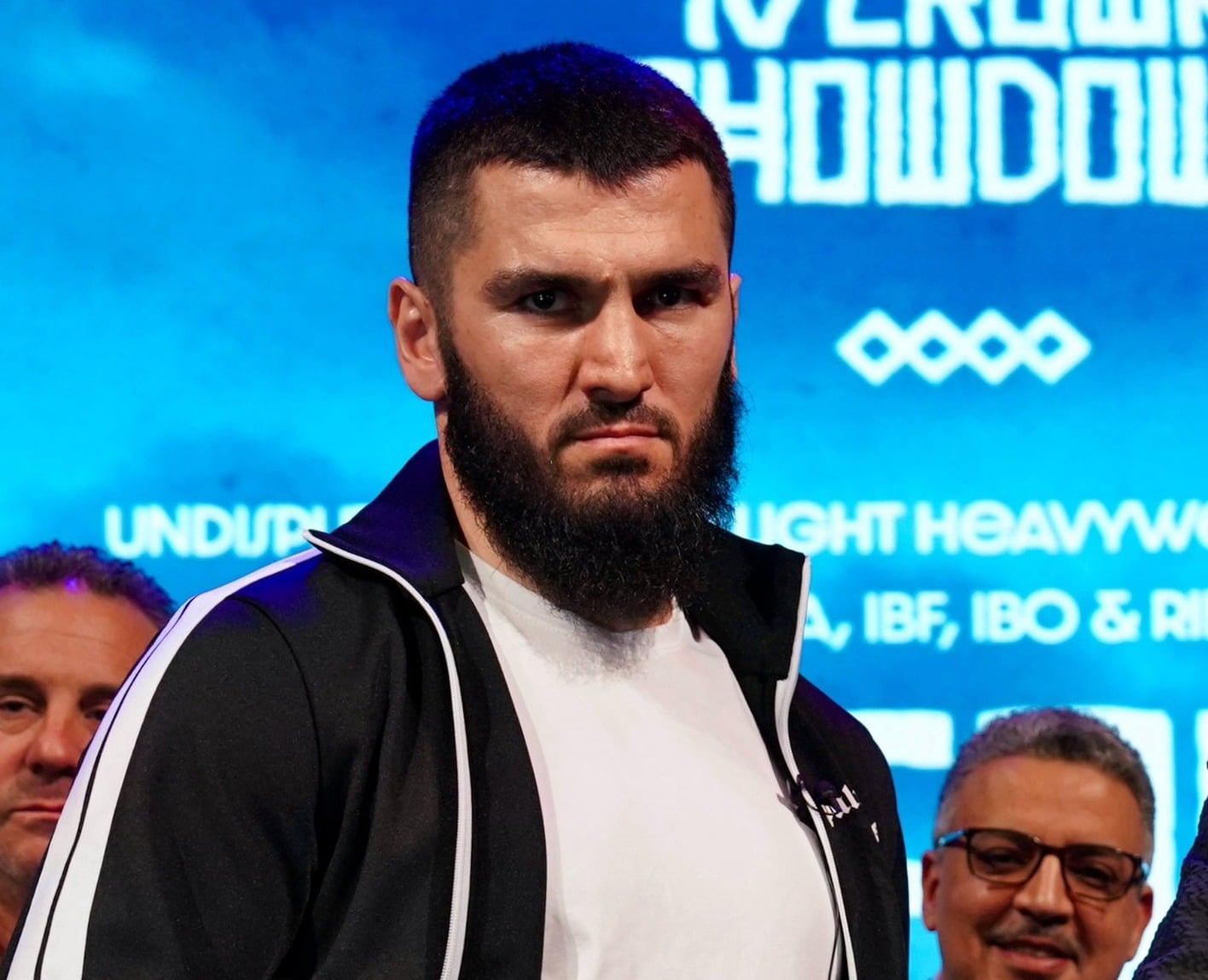 Artur Beterbiev no niega una posible pelea ante Canelo Álvarez.