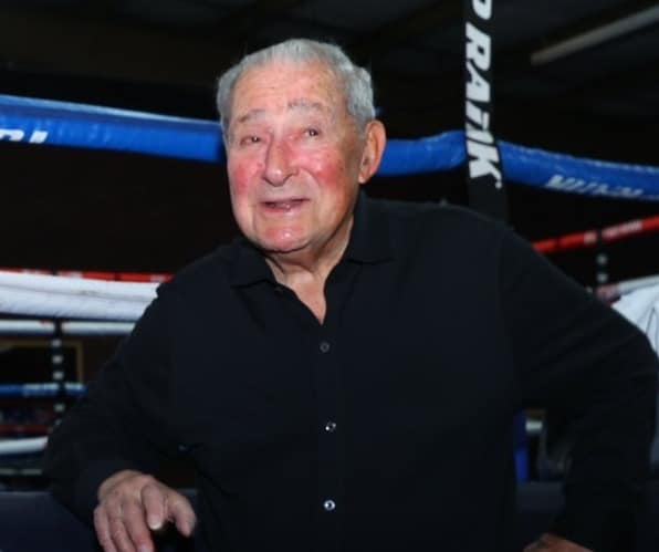 Bob Arum quiere reunirse con Canelo y Eddy para proponerles pelea con Beterbiev.