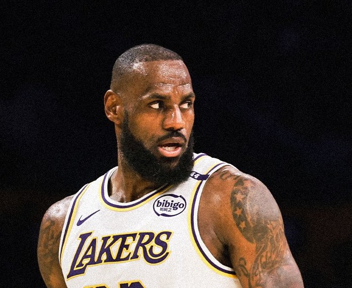 LeBron James llega como la gran figura de este lunes con los Lakers.