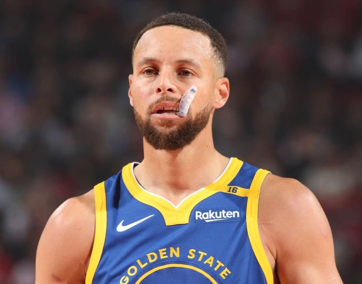 Stephen Curry en partido de los Warriors esta temporada.