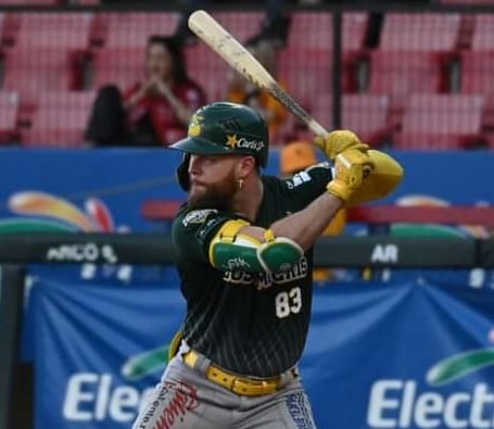 Eric Filia de Cañeros de Los Mochis en juego 2 ante Sultanes.