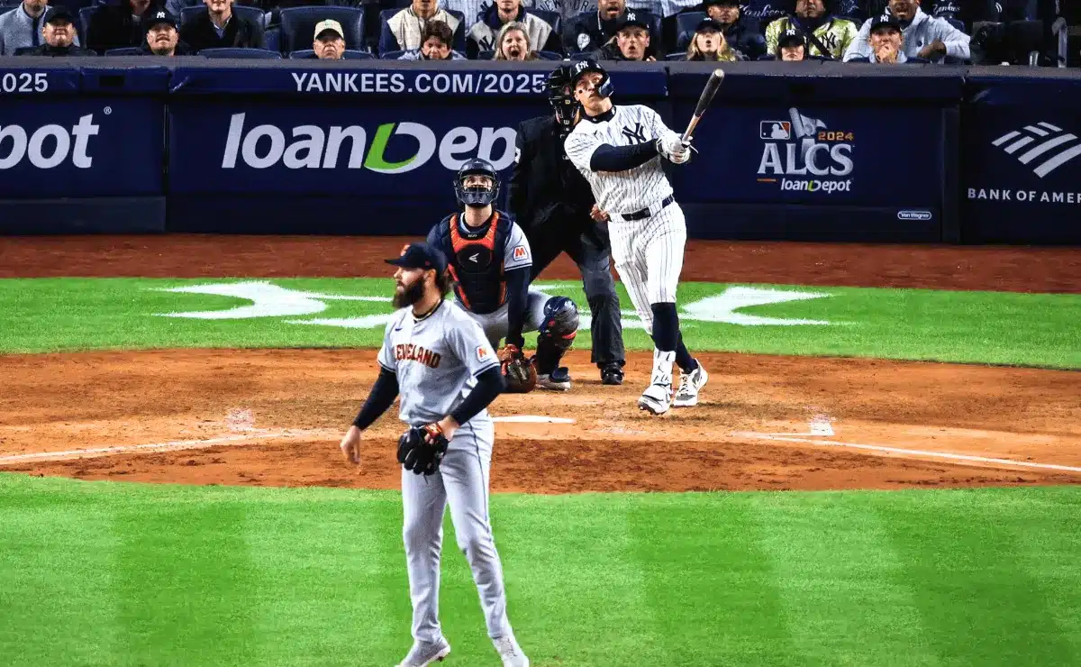 AARON JUDGE PEGA BOMBAZO DE CUATRO ESTACIONES