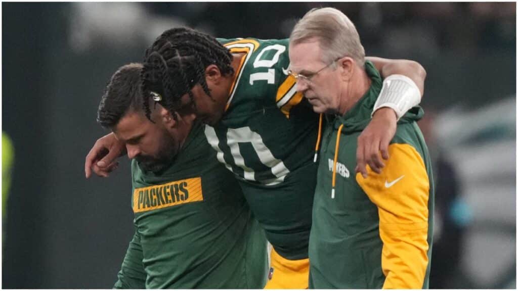 El quarterback de Green Bay no pudo terminar el partido frente a los Jaguars tras lastimarse en la segunda mitad.