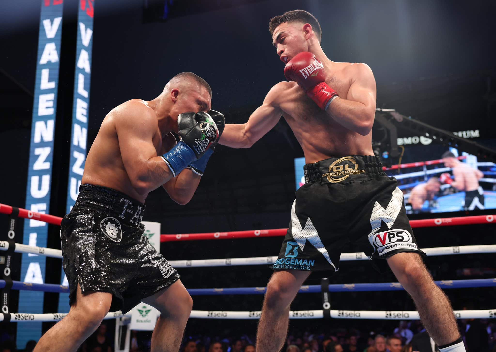 José 'Rayo' Valenzuela viene de ganarle el título mundial de los Superligeros de la Asociación Mundial de Boxeo.