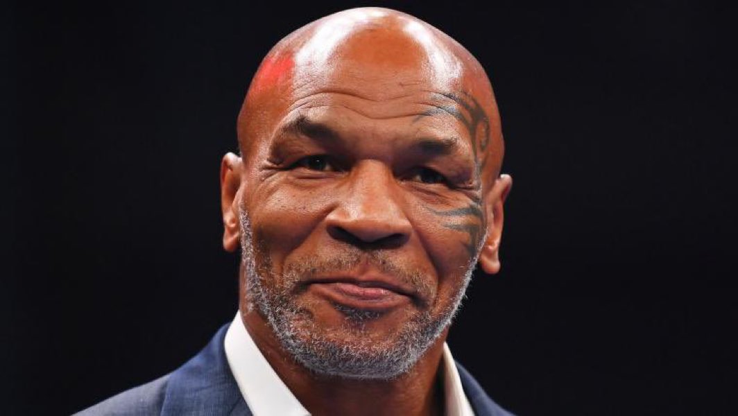 Mike Tyson sigue en desacuerdo de poner a Canelo dentro de los mejores del mundo.