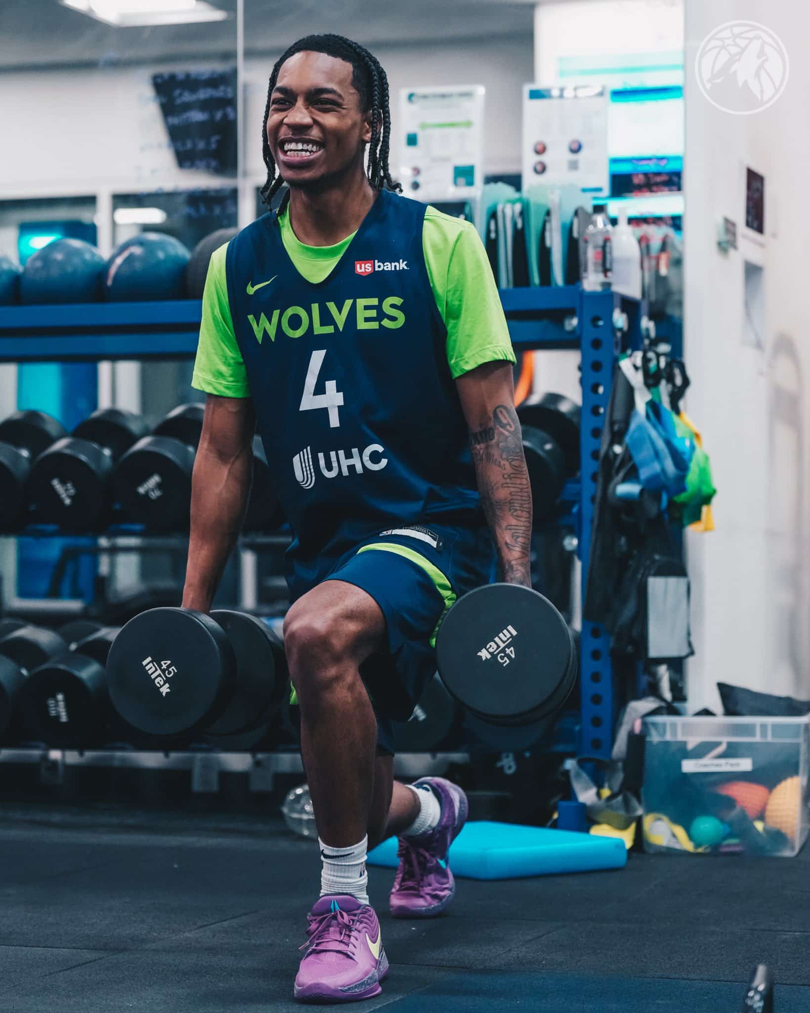 jugadores de Timberwolves se entrenan previo al juego del jueves.