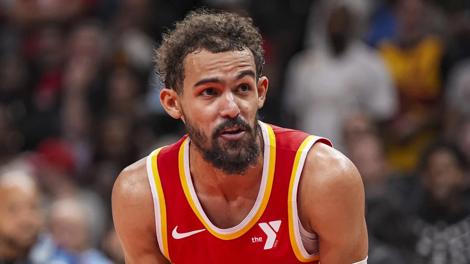 La NBA multó el martes a los Atlanta Hawks con 100.000 dólares después de que una investigación determinara que el base Trae Young podría haber jugado en la Copa NBA.