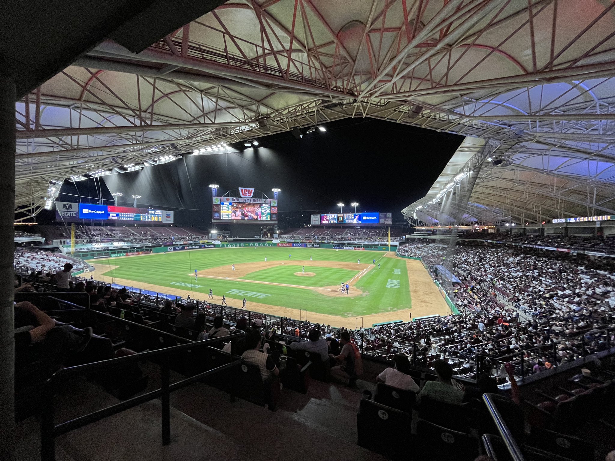 El estadio Tomateros recibe el segundo de la serie este miércoles.