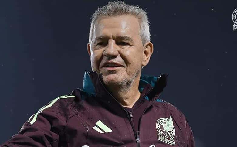 JAVIER AGUIRRE MANDO A LAS TRIBUNAS A HENRY MARTÍN PARA EL PARTIDO ENTRE MÉXICO VS HONDURAS