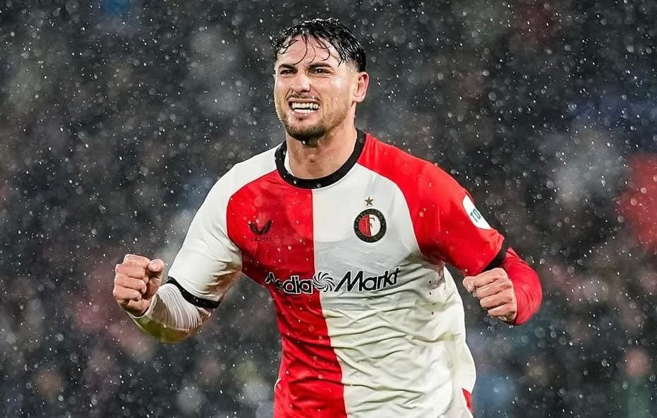 SANTI GIMÉNEZ Y EL FEYENOORD TIENEN UN DURO PARTIDO FRENTE AL MANCHESTER CITY EN LA CHAMPIONS LEAGUE