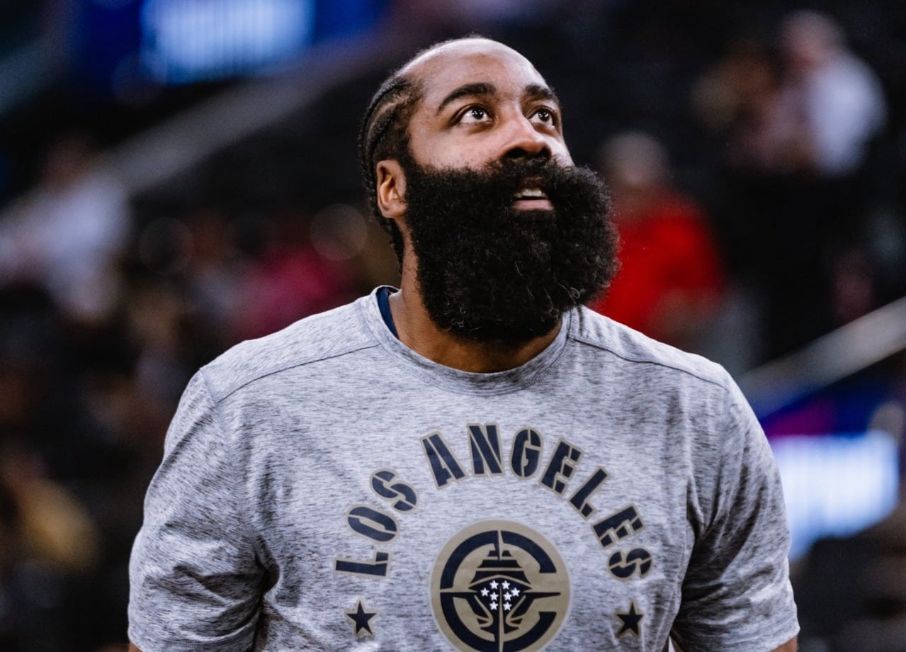 James Harden se alista para jugar mañana ante los Rockets.