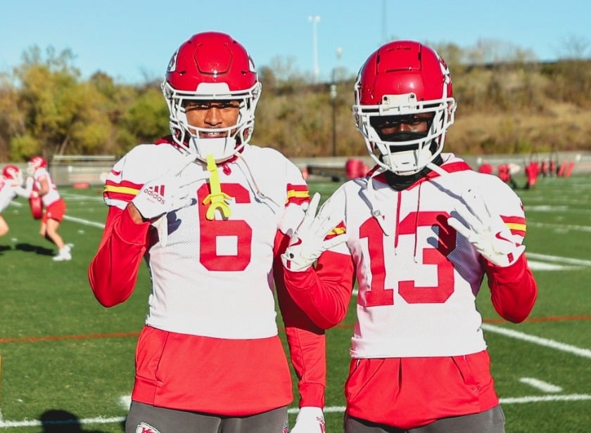 Jugadores de los Chiefs en entrenamiento previo a la Semana 11.