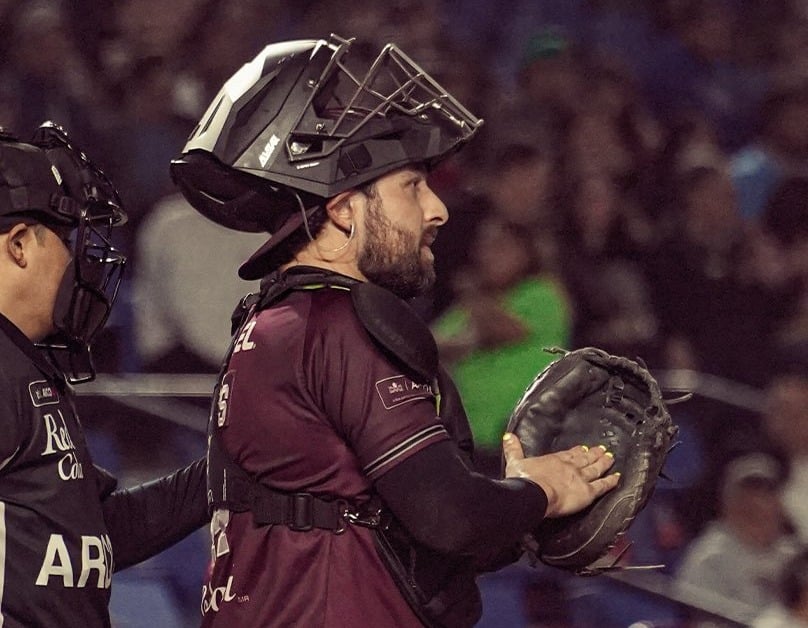 Ali Solís en partido ante los Sultanes de Monterrey.