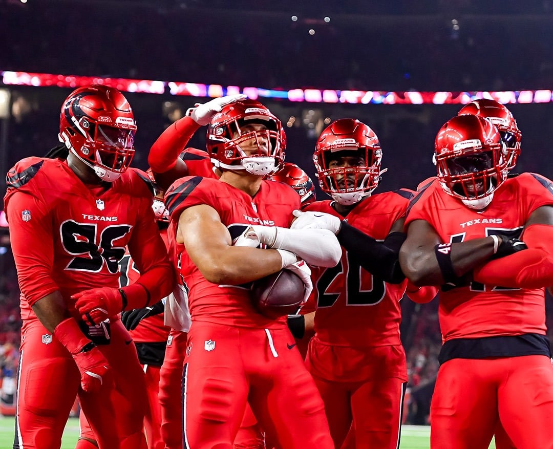 Houston Texans busca seguir dominando en su división este lunes.