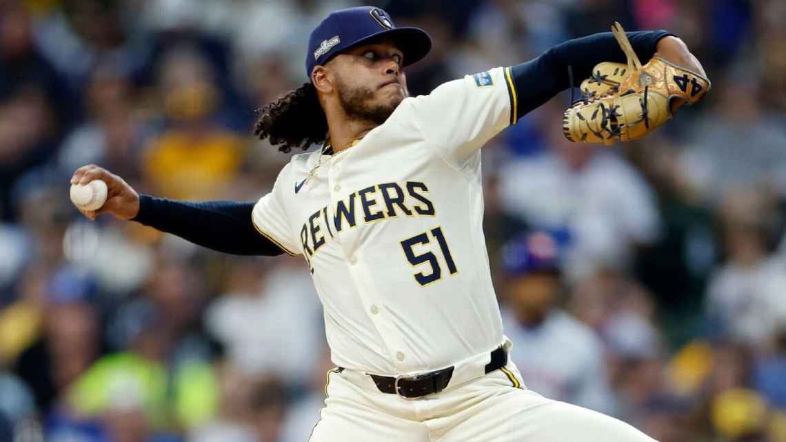 EL LANZADOR DERECHO PERMANECERÁ EN MILWAUKEE