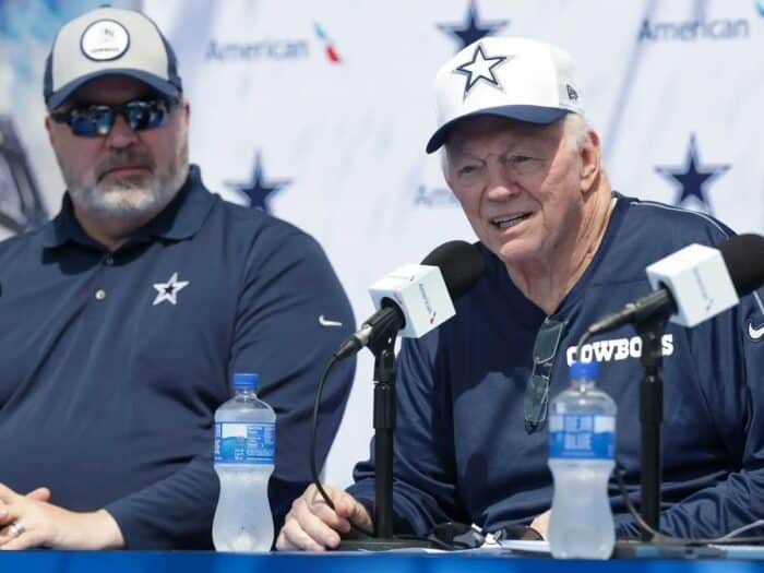 Jerry Jones no piensa cambiar a su entrenador en jefe.