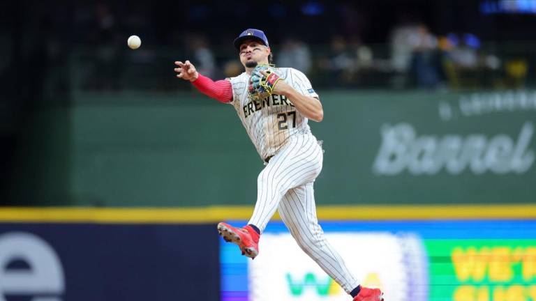 WILLY ADAMES HACIENDO UNA GRAN JUGADA DEFENSIVA