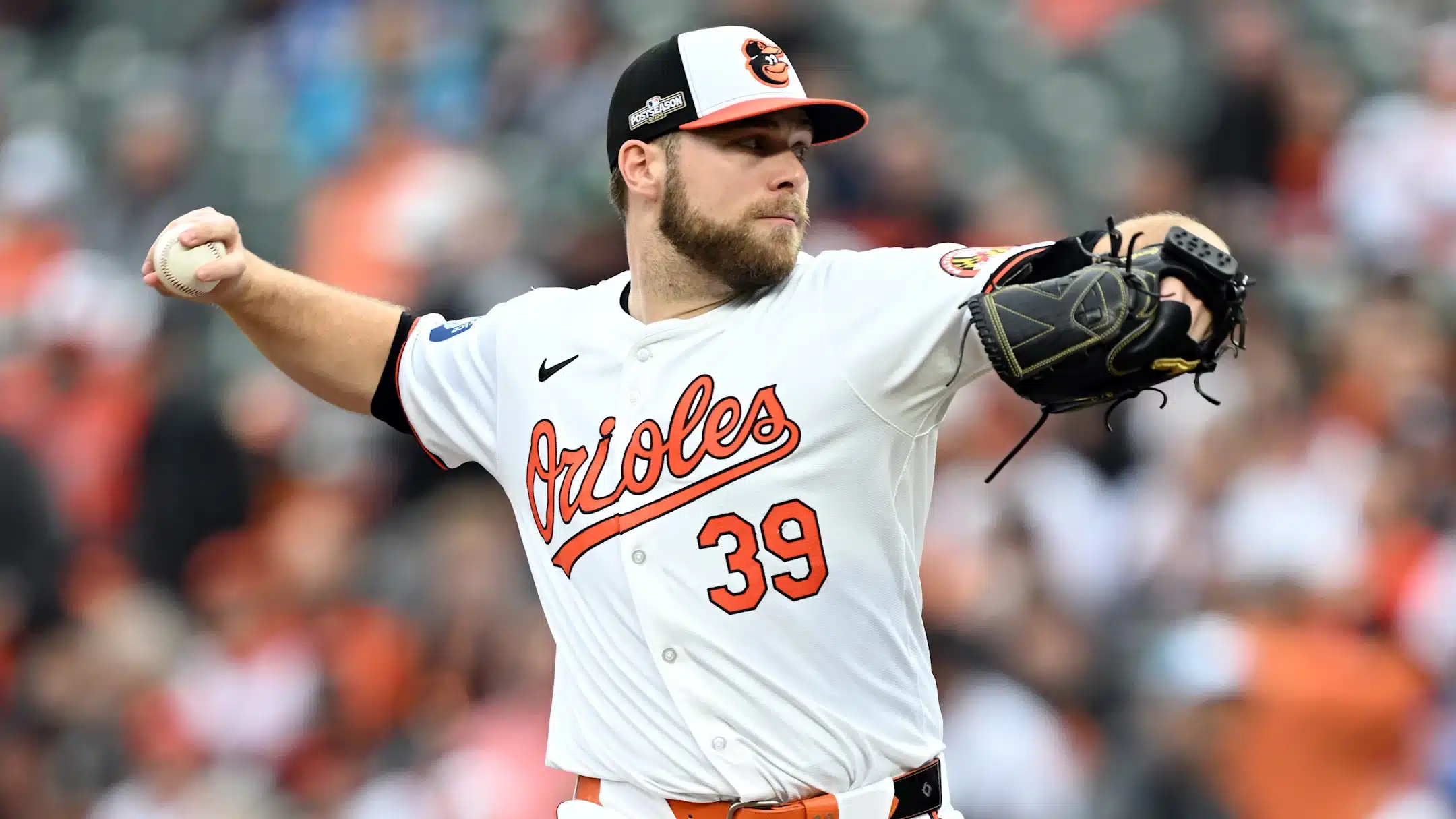 CORBIN BURNES LANZANDO PARA ORIOLES