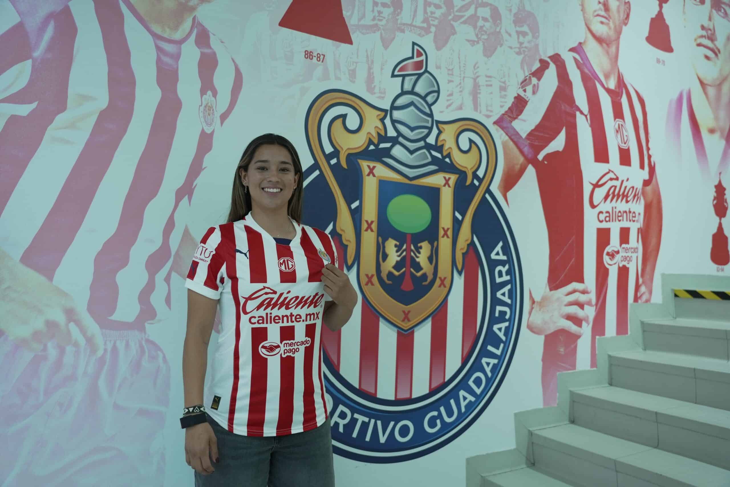 ISABELA ESQUIVIAS CHIVAS CL2025